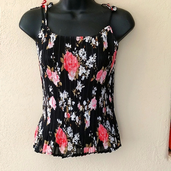 PLEATED SPAGHETTI STRAP TOP